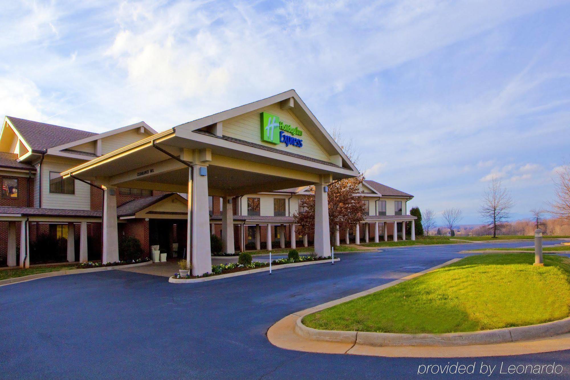 Round Hill Inn Orange Exterior foto